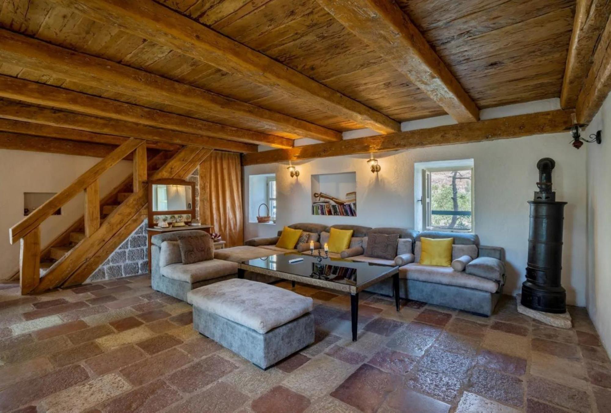 Seafront Mountain Apartment Budva