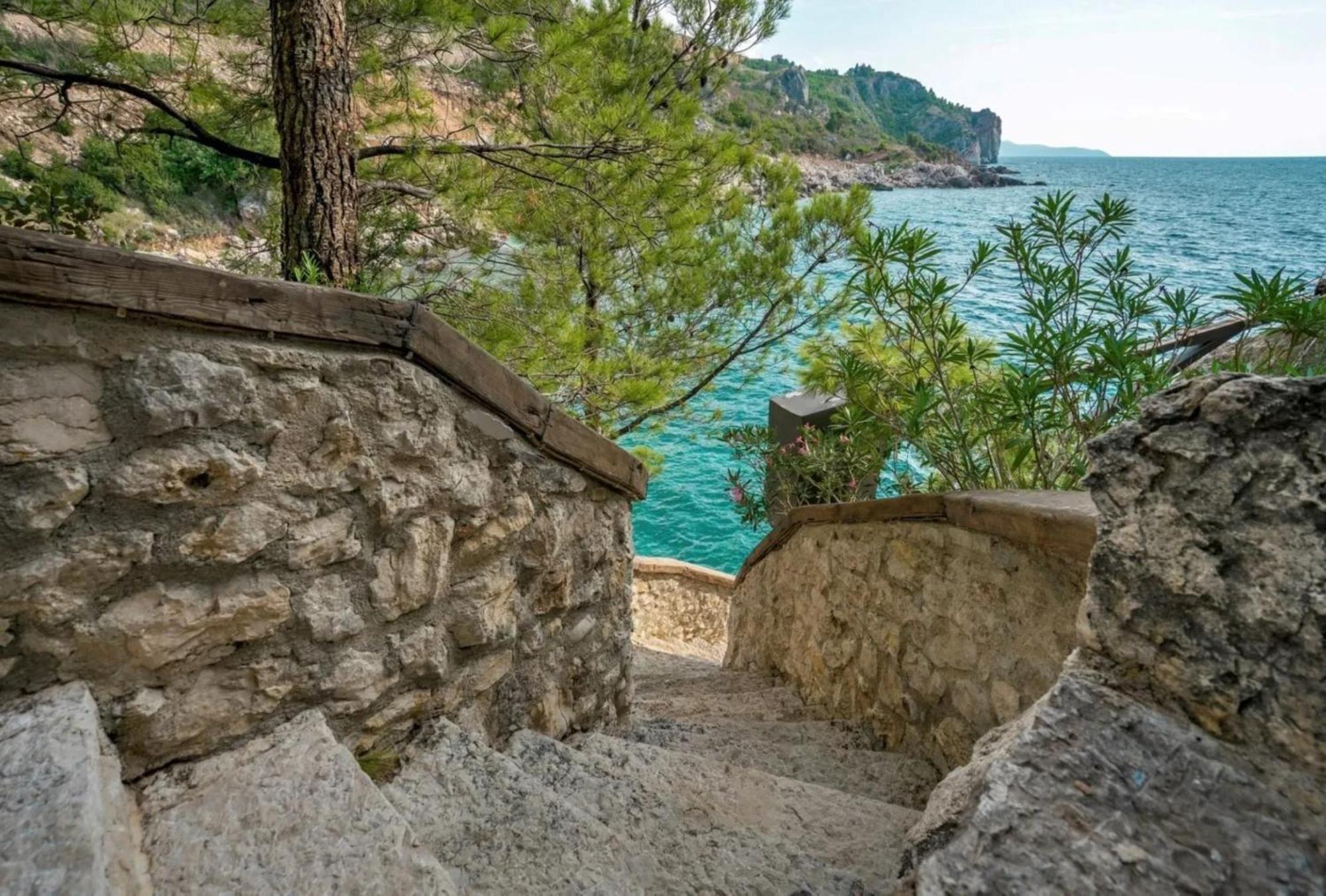 Seafront Mountain Budva