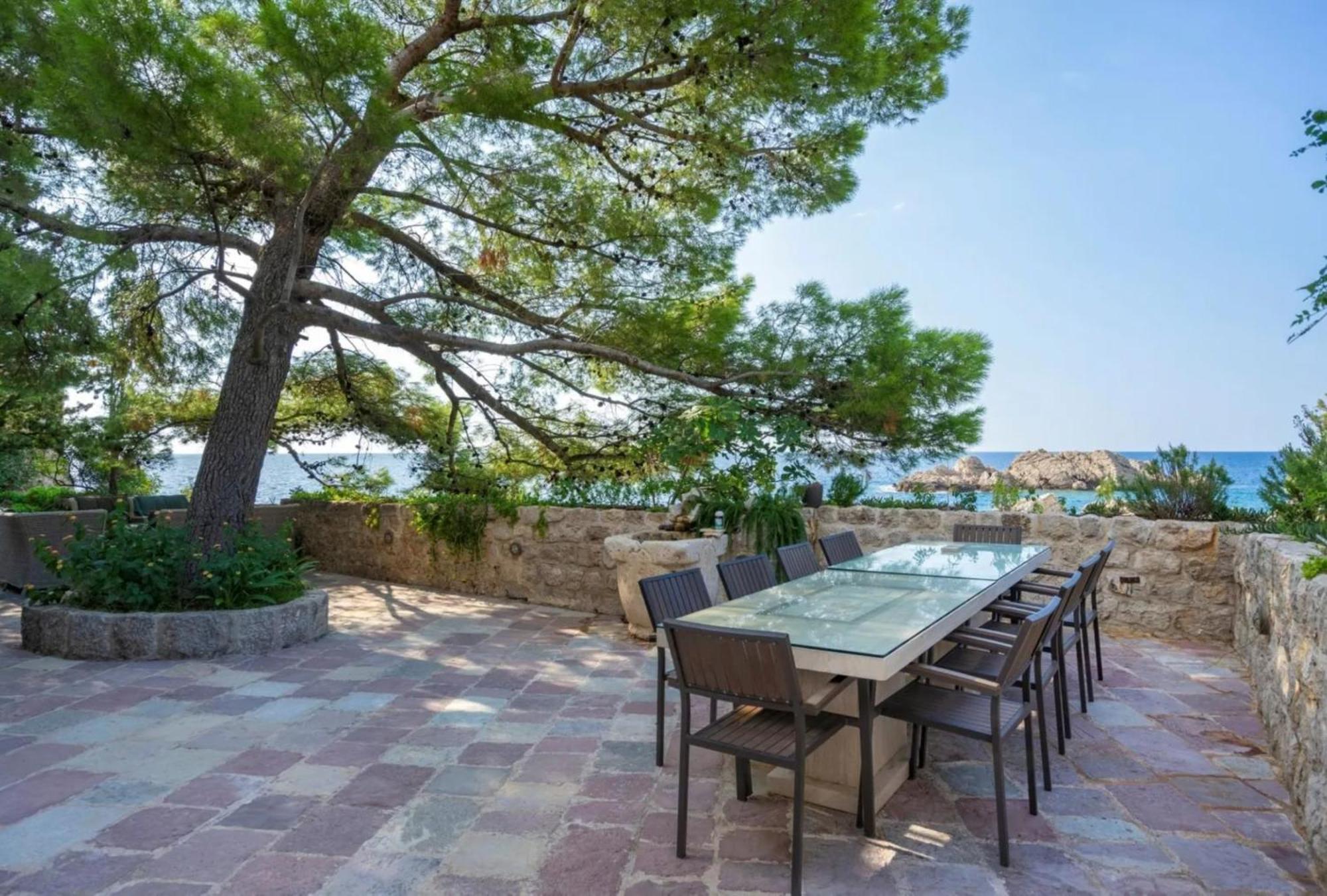 Seafront Mountain Apartment *