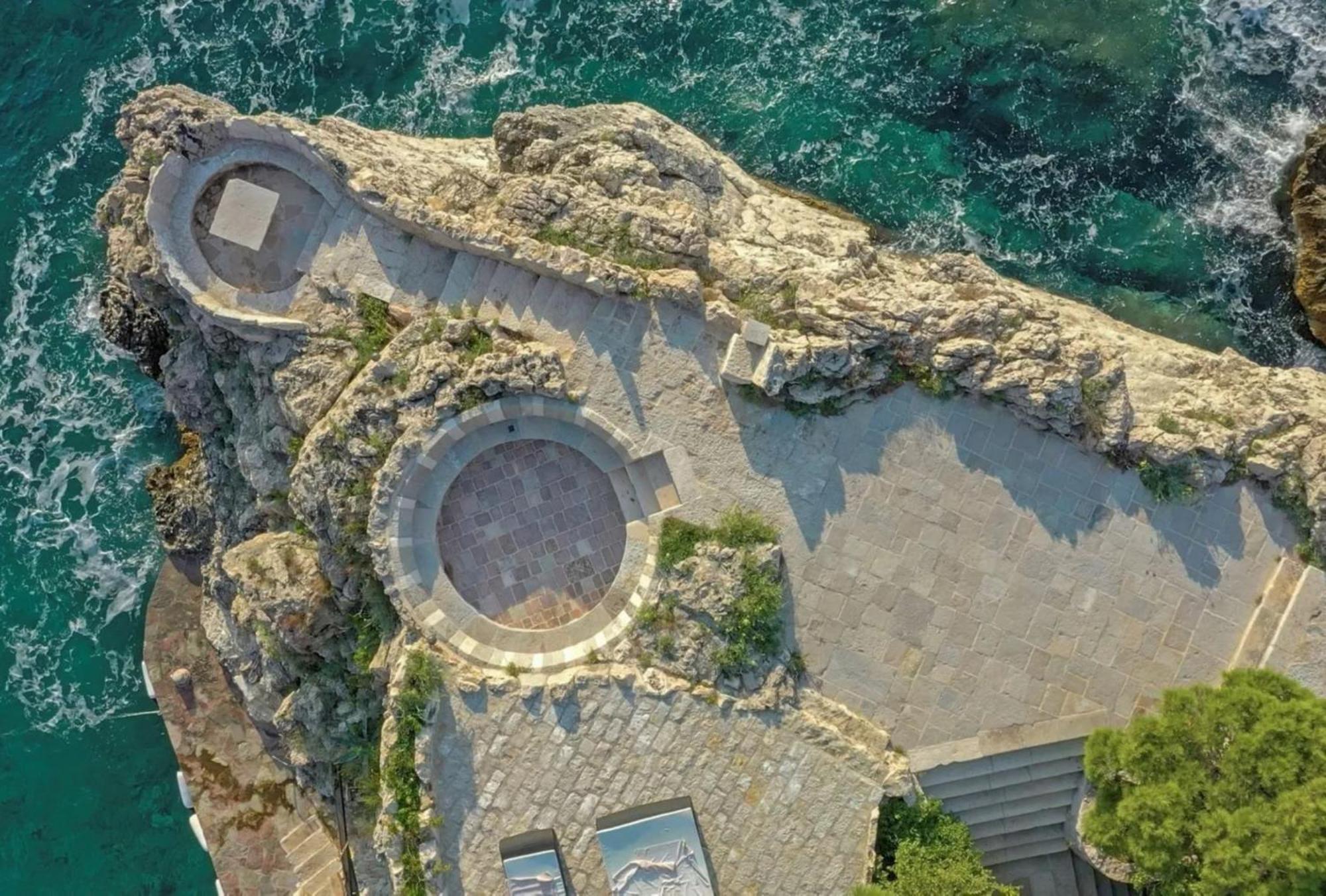 Apartment Seafront Mountain