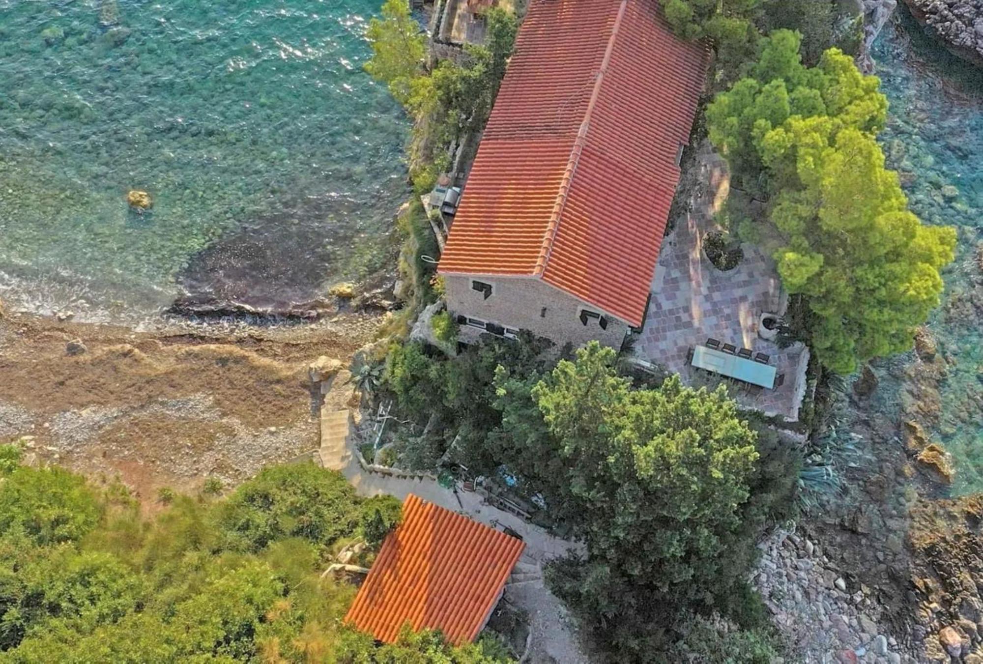Seafront Mountain Apartment Budva