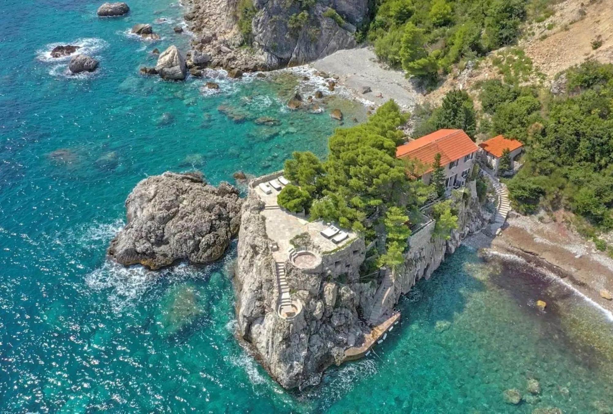Apartment Seafront Mountain