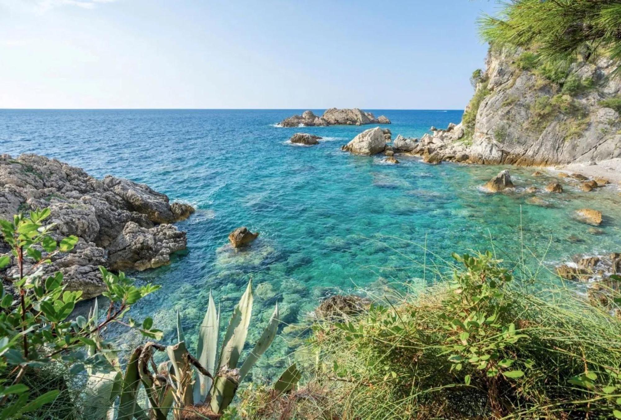 Seafront Mountain Apartment Budva